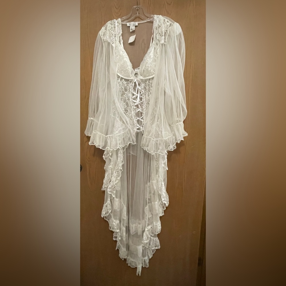 3X White lace nightie set with floor length back and thong.